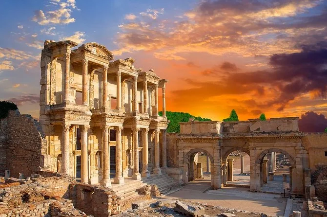 Efes Antik Kenti'ndeki Celsus Kütüphanesi