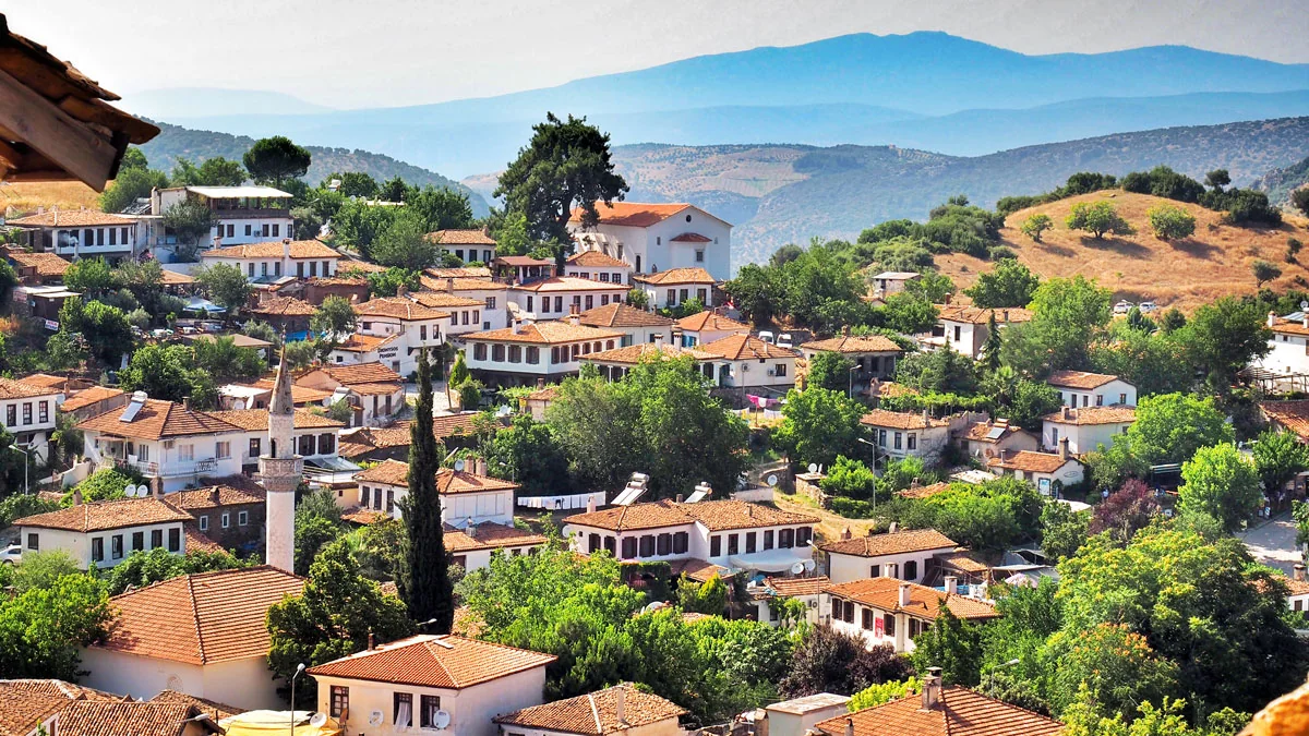 Şirince'nin çatıları ve köy manzarası
